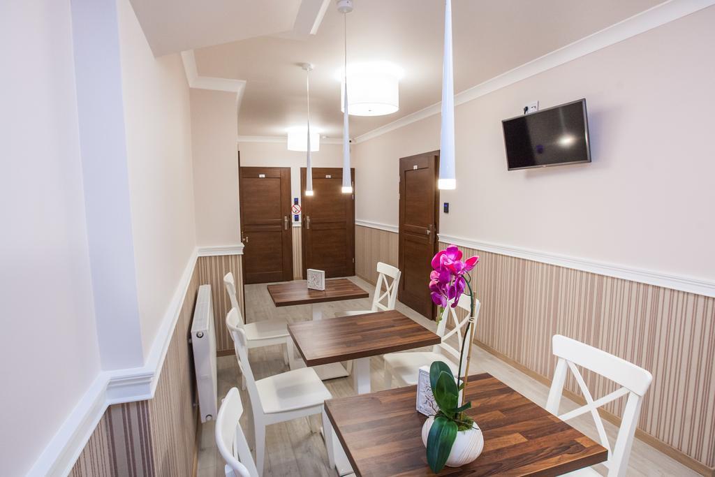 Hostel Замбрув Екстер'єр фото