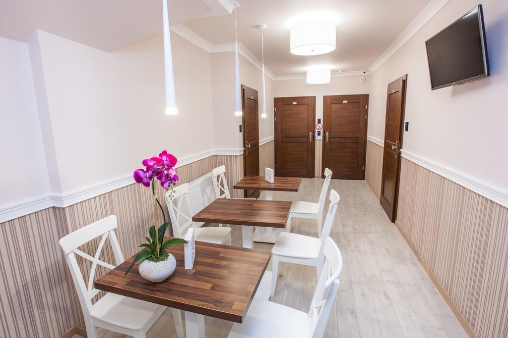 Hostel Замбрув Екстер'єр фото